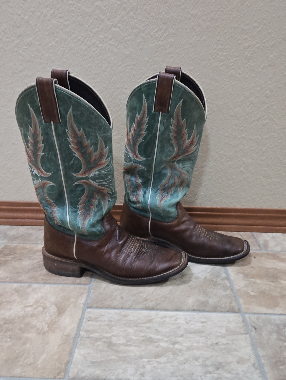 Women's Justin Brown & Green Western Boots Size 7B Pre-owned Good Condition